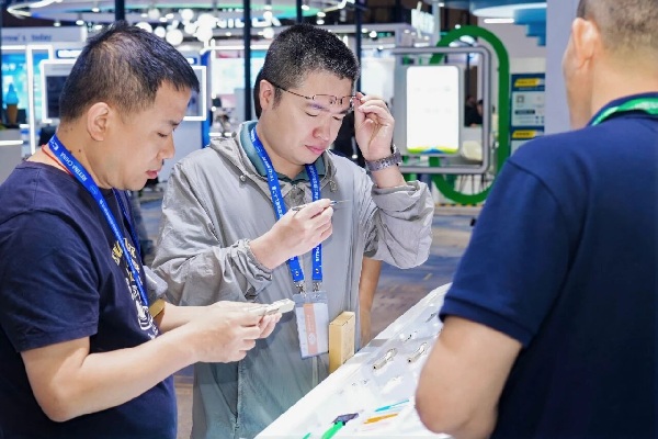 BVI倍锋丨2025年眼底病学术交流会议暨国际视网膜研讨会圆满闭幕