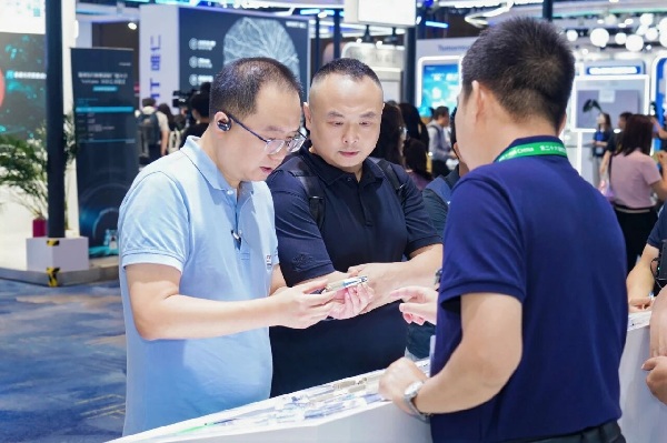 BVI倍锋丨2025年眼底病学术交流会议暨国际视网膜研讨会圆满闭幕